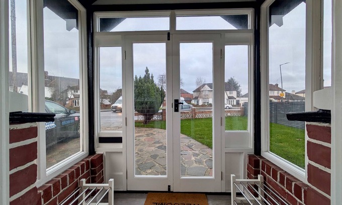 London Borough of Bexley House | Stunning House With Parking in London
