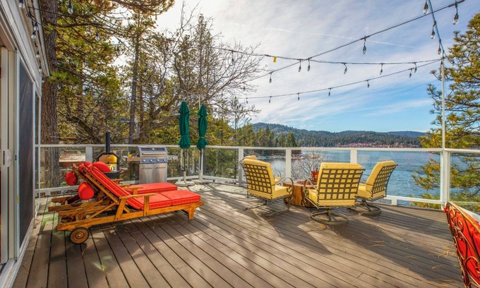 Cedar Glen Cottage | Stunning Lake Views To Die For On Lake Arrowhead