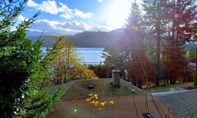 Youbou House | Stunning Lake View from 3 bedroom 3 bathroom house with Hot Tub on custom patio