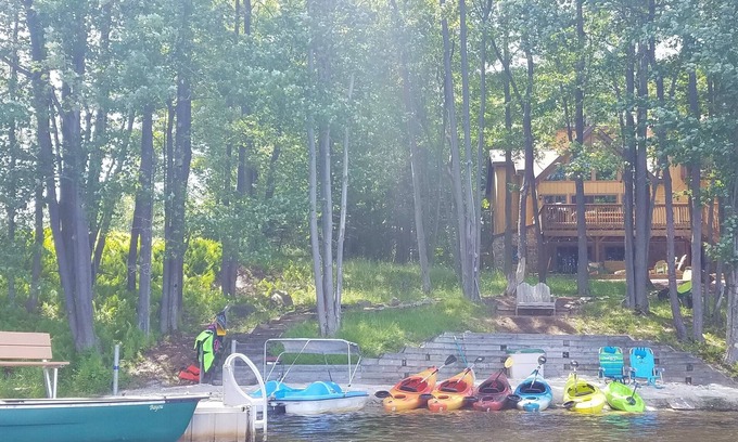 Gouldsboro House | Stunning lakefront home in the Big Bass Lake Community