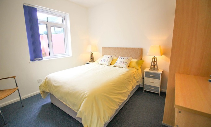 Holywell Apartment | Stunning location, right next to the beach