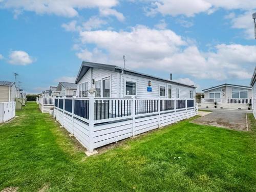 Swalecliffe Cabin | Stunning Lodge At Seaview Holiday Park In Kent Ref 47012Pb