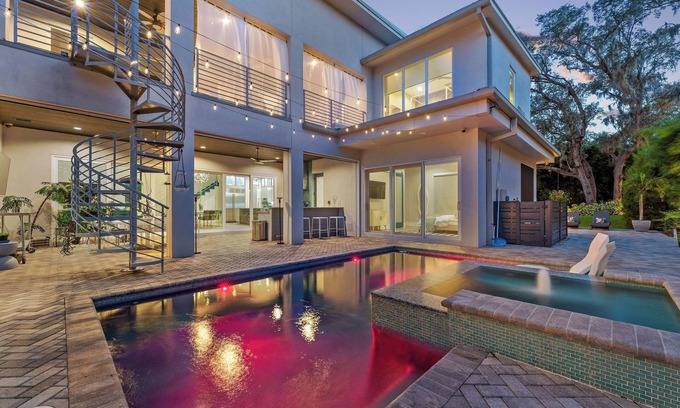 Baldwin Park Villa | Stunning Luxury Home in Artsy Winter Park featuring Nintendo-Themed Game Room!