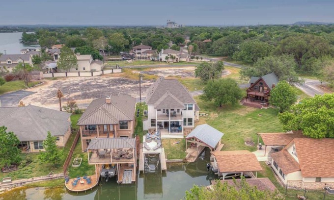 Horseshoe Bay House | Stunning Luxury Lake Home with Waterfront & Fire Pit!