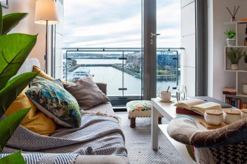 Liverpool Apartment | Stunning Mersey View Flat W Parking In Liverpool