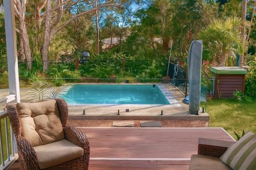 Weyba Downs House | Stunning Modern Queenslander, steps to Lake