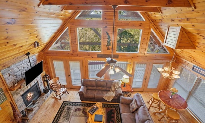 Hemlock Hills House | Stunning Mountain Cabin w Hot tub