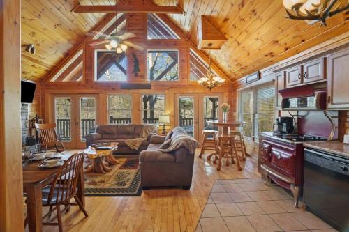 Hemlock Hills House | Stunning Mountain Cabin w Hot tub