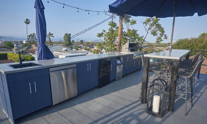 Park Mesa Heights House | Stunning New Build - 2 Bedroom - 2 Bath - Rooftop Deck in Los Angeles