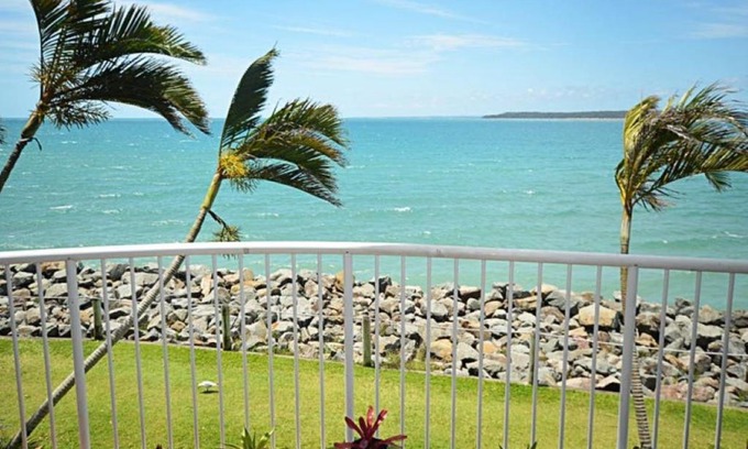 Urangan Apartment | Stunning Ocean Views