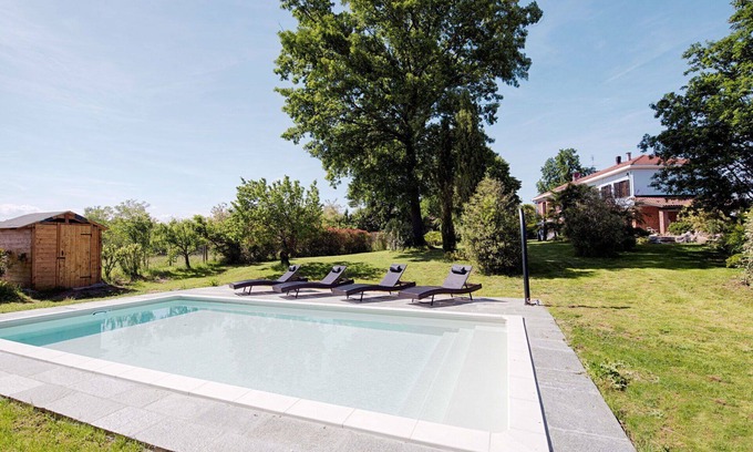 San Damiano dʼAsti House | Stunning private villa for 9 guests with A/C, private pool, WIFI, TV, patio and pets allowed
