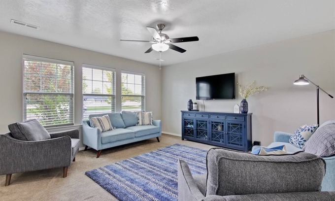 Meridian House | Stunning Private 3 Bedroom Home in the Heart of Meridian