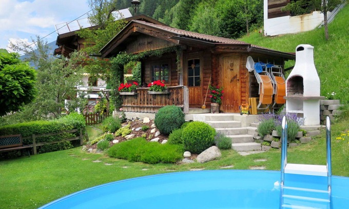 Distelberg House | Stunning private villa for 8 people with WIFI, pool, TV and patio