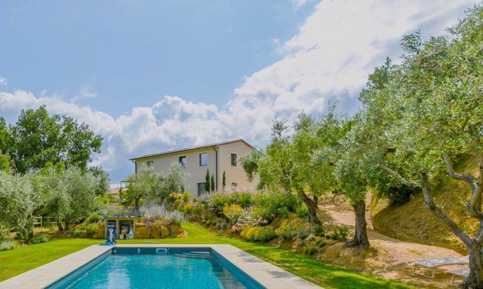 Montisi Villa | Stunning private villa for 6 guests with A/C, WIFI, private pool, TV and patio