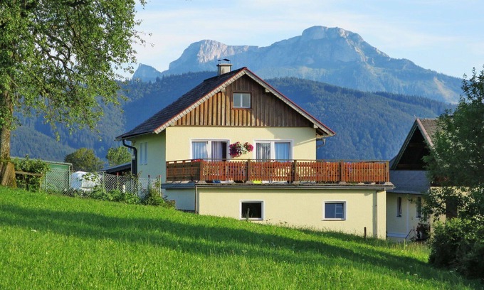 Oberwang House | Stunning private villa for 4 guests with TV and terrace