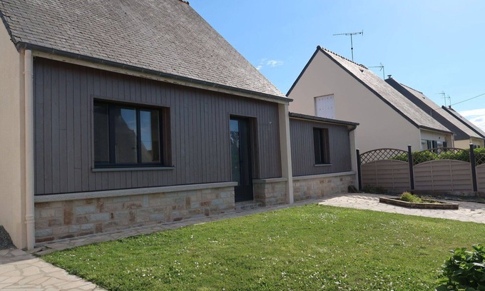 Matignon House | Stunning private villa for 4 people with TV, terrace, pets allowed and parking