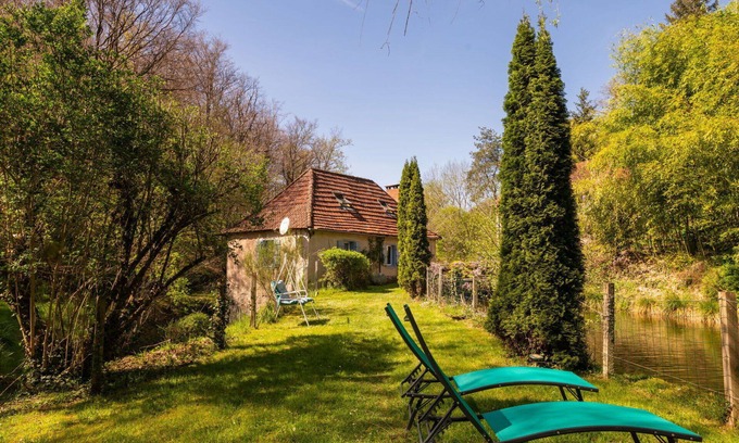 Teyssieu House | Stunning private villa for 4 people with TV, terrace and pets allowed