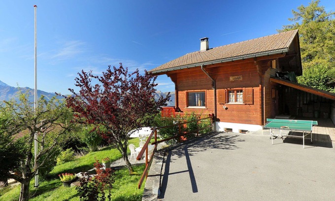 Barboleusaz House | Stunning private villa for 8 guests with WIFI, TV and terrace