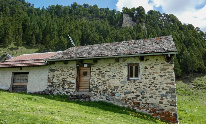 Blenio House | Stunning private villa for 6 people with pets allowed and panoramic view