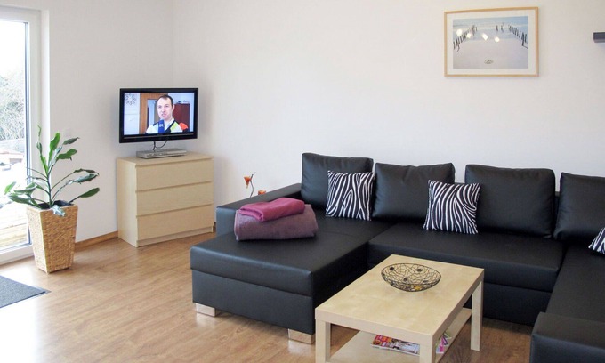 Godern House | Stunning private villa for 8 people with TV, terrace and pets allowed