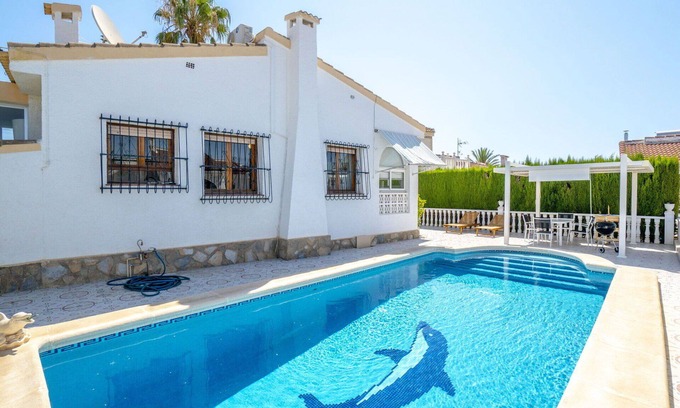 Quesada House | Stunning private villa for 4 guests with A/C, WIFI, private pool, terrace and pets allowed
