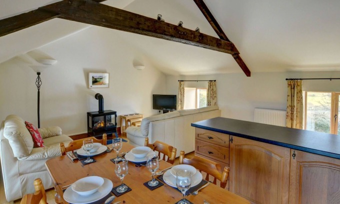 Glandyfi House | Stunning private villa for 6 guests with WIFI, TV, patio, pets allowed, panoramic view and parking