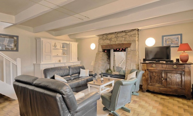 Belz House | Stunning private villa for 7 guests with WIFI, TV and terrace