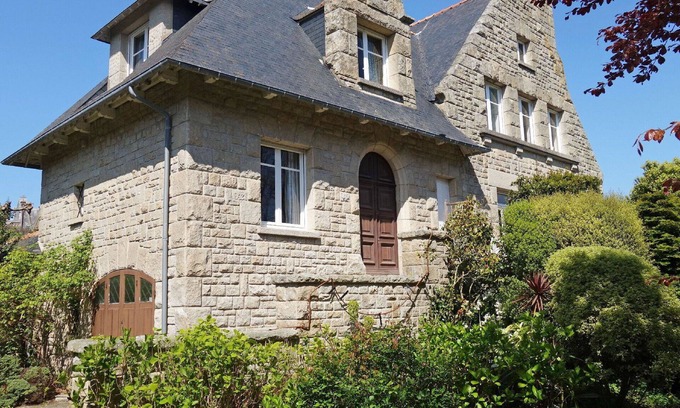 Saint-Igneuc Villa | Stunning private villa for 6 people with WIFI, TV and terrace