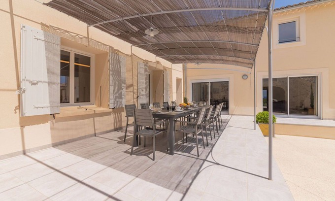 Valreas House | Stunning private villa for 15 guests with WIFI, private pool, A/C, TV and terrace