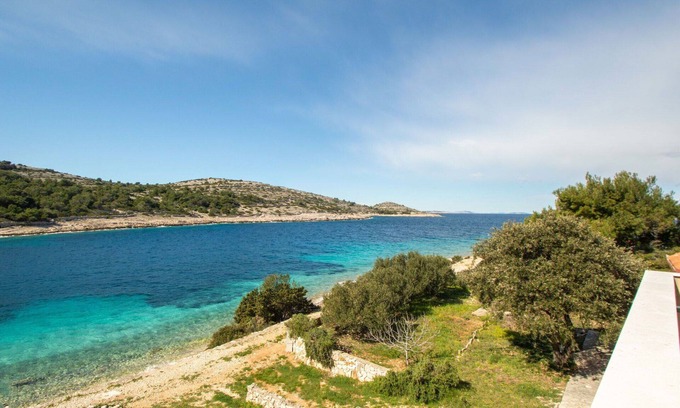 Zirje House | Stunning private villa for 8 guests with A/C, WIFI, TV, terrace, pets allowed and parking