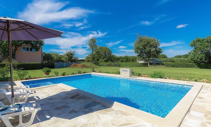 Muntic House | Stunning private villa for 9 people with private pool, A/C, WIFI, TV, patio and pets allowed