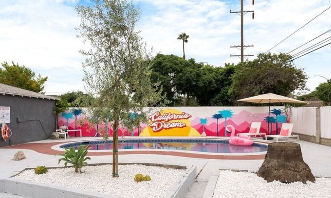 Bixby Knolls House | Stunning Retro Beach Oasis, Dual Living, Pool