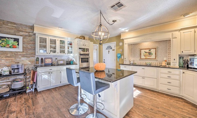 Rogers Villa | Stunning Rogers Villa w/Pond ~ 7 Mi to Lake