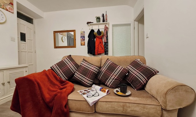 Penmaenmawr House | Stunning Sea View Blue Haven in Penmaenmawr