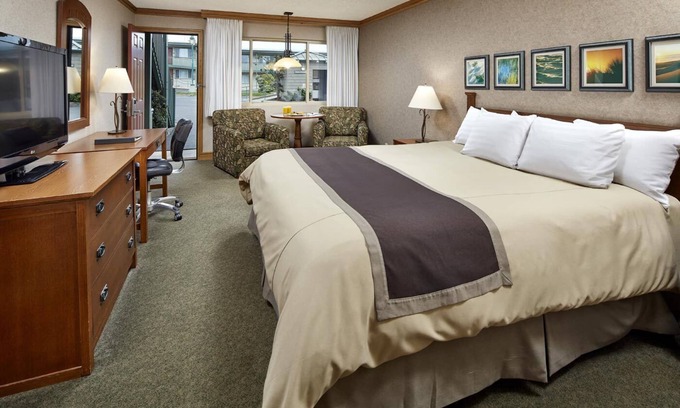 San Simeon Hotel | Stunning Seaside Cliffs & Beaches Nearby | Convenient Room w/Sofa bed