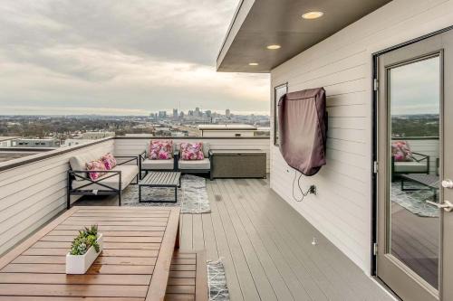 Talbot's Corner Villa | Stunning Skyline Manor - Rooftop Views