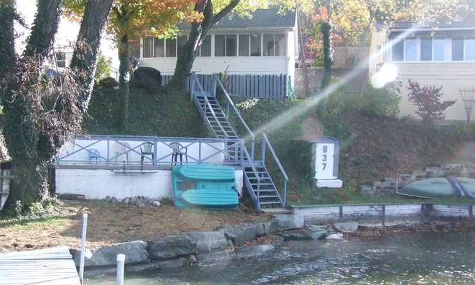 Dundee Cottage | Stunning Sunsets On Keuka Lake At This Property!
