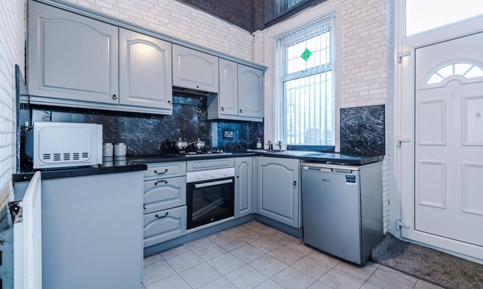 Bradford House | Stunning Three Bed House in Bradford