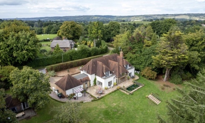 Dorking House | Stunning & tranquil. Heart of the Surrey Hills