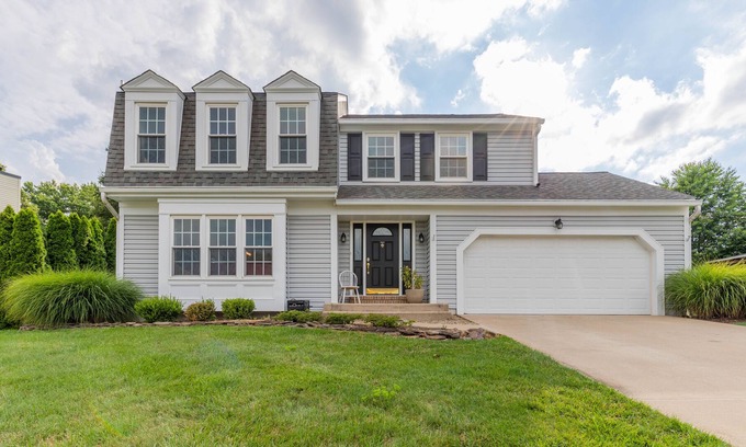Fairfax House | Stunning Vacation Home /Screen Room/Private Theatre/Fire pit