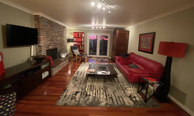Central Oregon Apartment | Stunning Views, 2BR 2BA convenient to Hayward Field