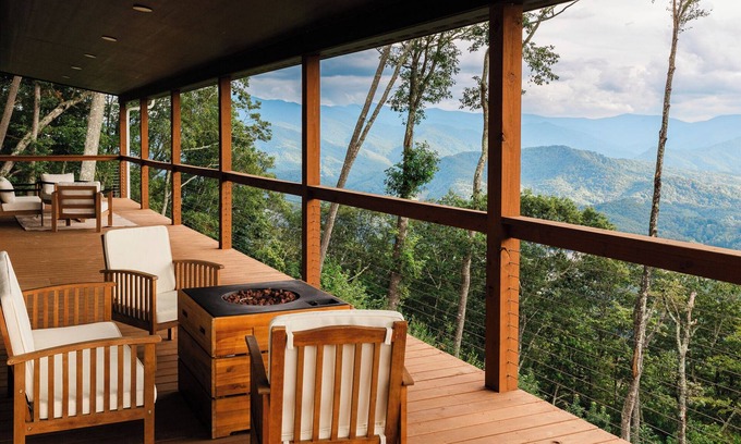 Burnsville Other | Stunning Views, Game/Movie RM, 2 decks, 1h to AVL, 5BR/3 Bath, Grill, fire pit