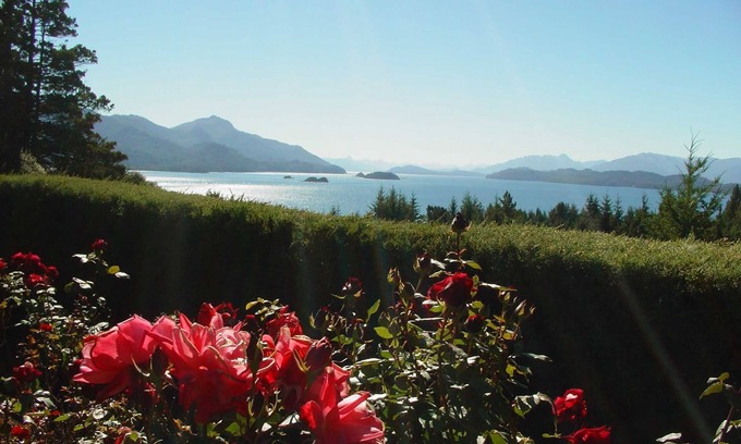 Llao Llao Cabin | Stunning Views in large Park with beautiful Cozy Cabin