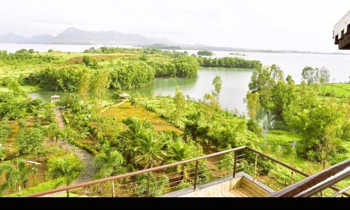 Khodala Villa | Stunning Views! Rooftop Pool Lakefront Home