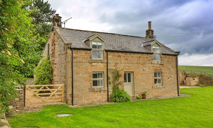 Hallington House | Stunning villa for 4 people with WIFI, TV, pets allowed and parking