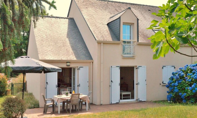 Pluneret House | Stunning villa for 6 people with WIFI, TV, terrace and parking