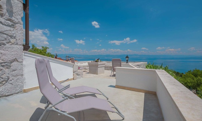 Sveta Jelena House | Stunning villa for 6 people with A/C, WIFI, TV, terrace and pets allowed