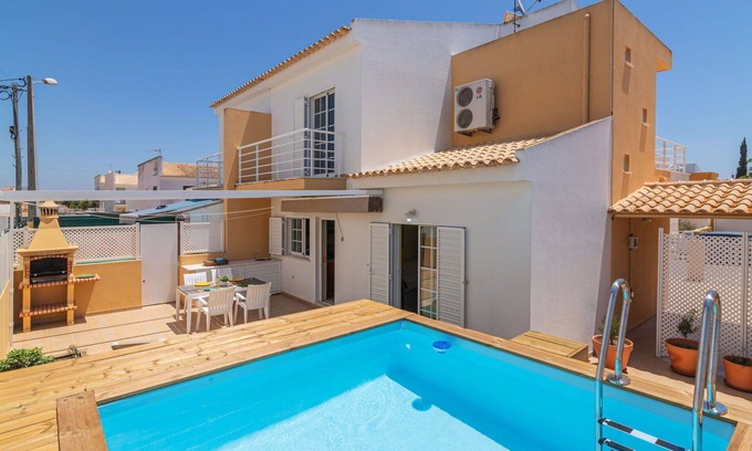Pera House | Stunning villa for 6 people with WIFI, private pool, A/C, TV and balcony