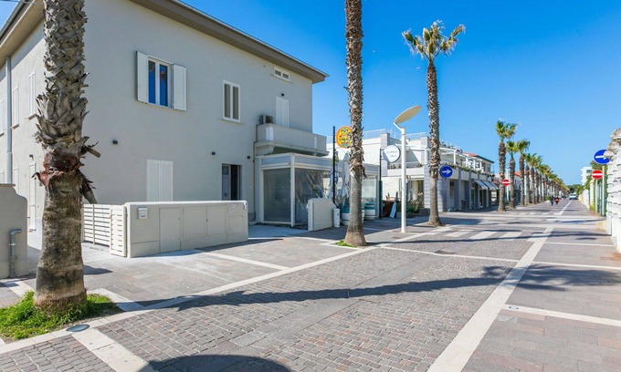 Marina di Cecina Villa | Stunning villa for 8 guests with A/C, WIFI, TV, terrace, panoramic view and parking