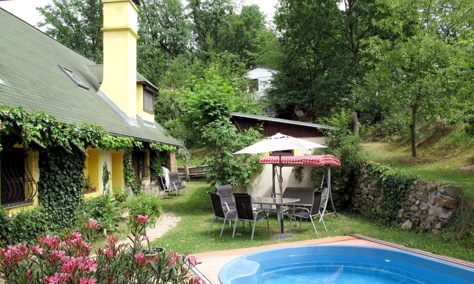 Holubovska Basta Villa | Stunning villa for 6 people with private pool, WIFI, A/C, TV and patio
